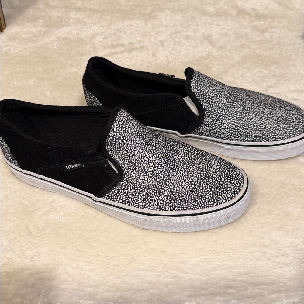 Vans Monochrome Slip-On Shoes - Picture 2 of 6